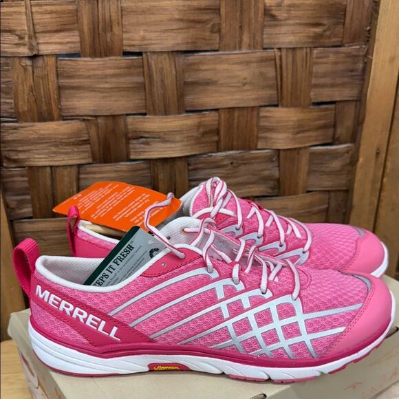 BNWT Merrell Women's Vibrant Pink Athletic Shoes - Picture 2 of 4
